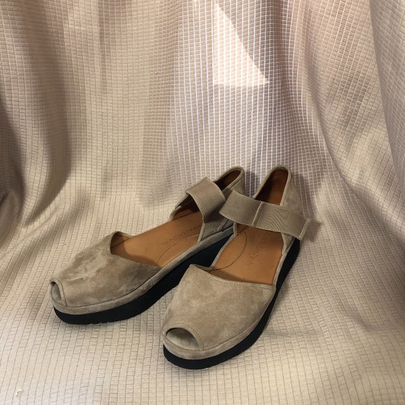 L'amour des Piedes Amadour beige platform sandals, 9 Wide - Picture 1 of 12